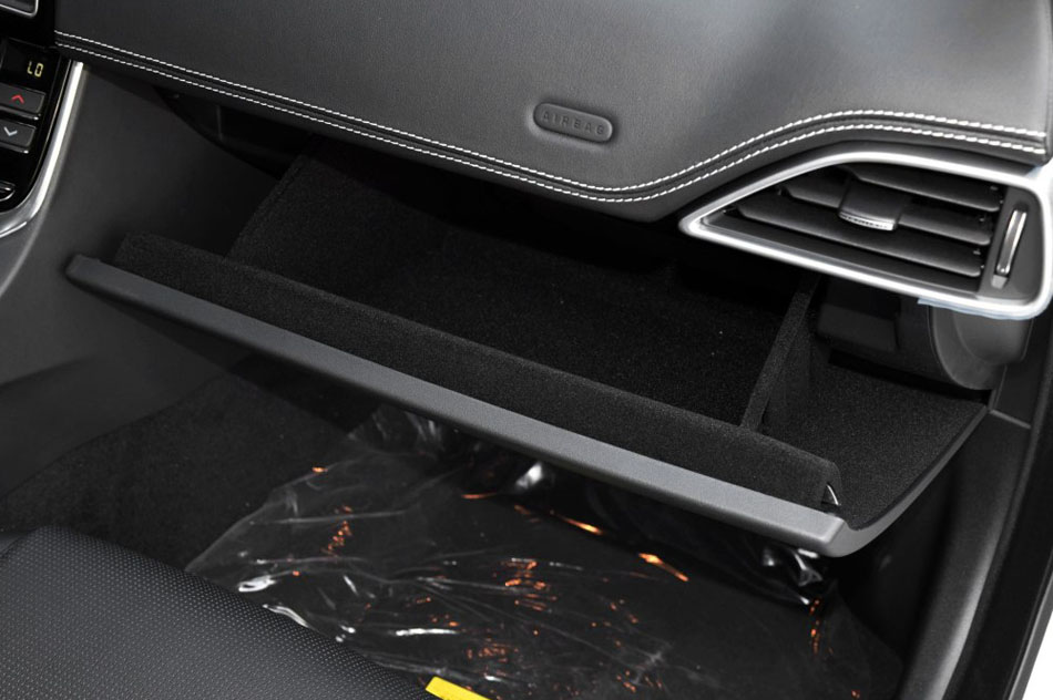 2017款 2.0T 200PS R-Sport 内饰