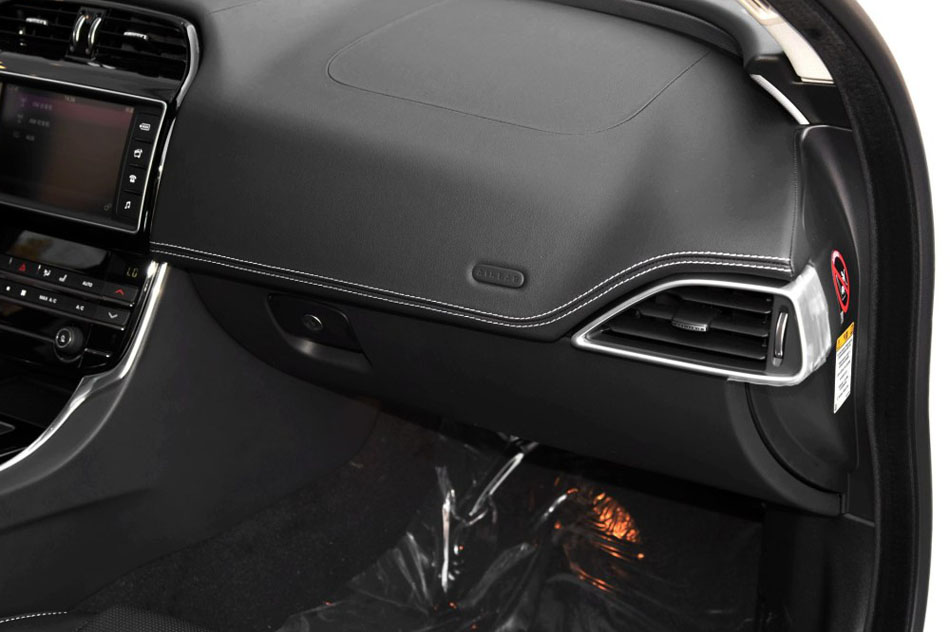 2017款 2.0T 200PS R-Sport 内饰