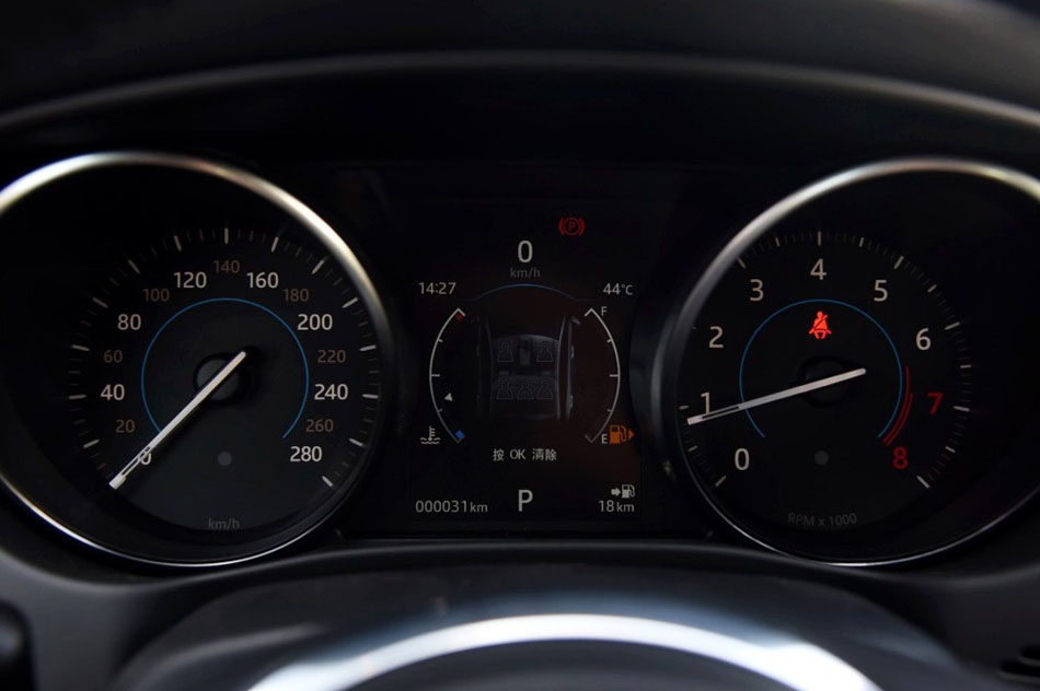 2017款 2.0T 200PS R-Sport 内饰
