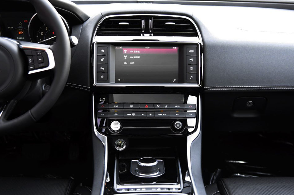 2017款 2.0T 200PS R-Sport 内饰
