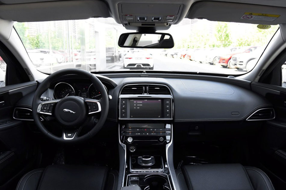 2017款 2.0T 200PS R-Sport 内饰