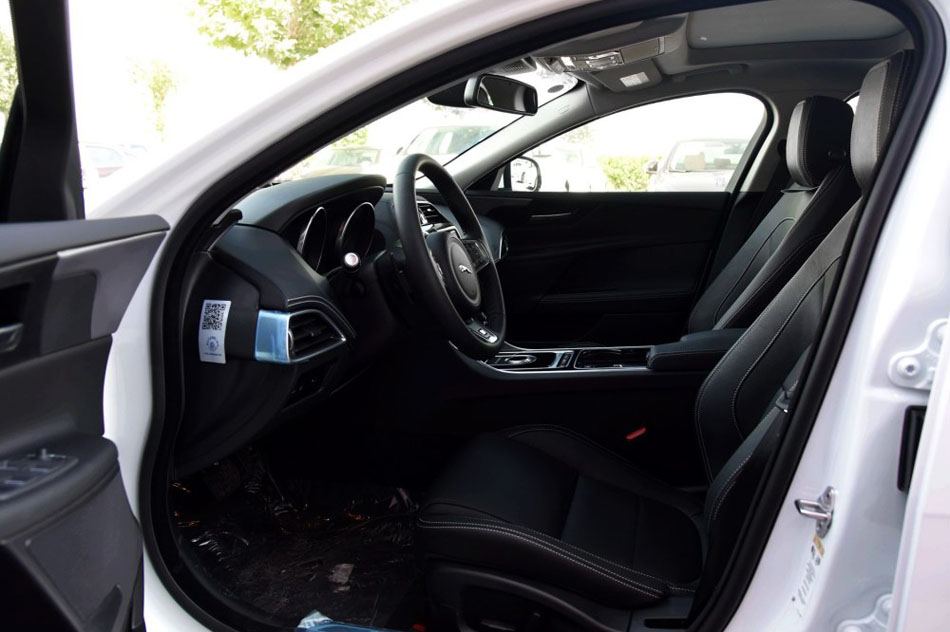 2017款 2.0T 200PS R-Sport 座椅空间