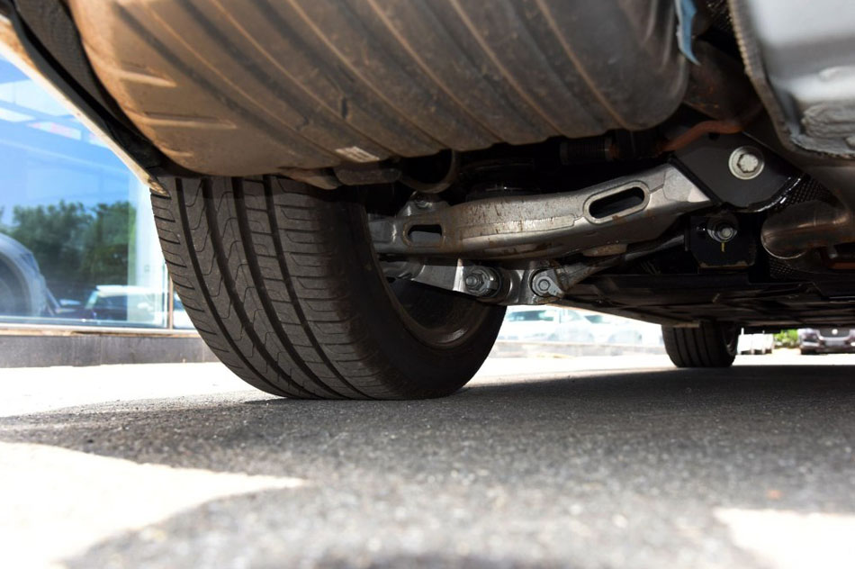 2017款 2.0T 200PS R-Sport 引擎底盘