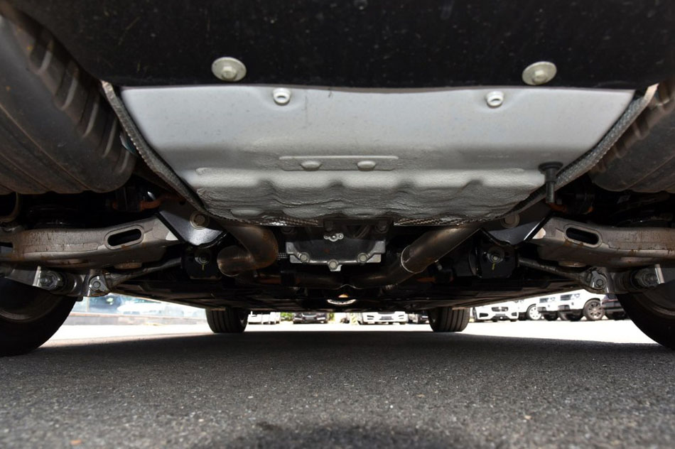 2017款 2.0T 200PS R-Sport 引擎底盘