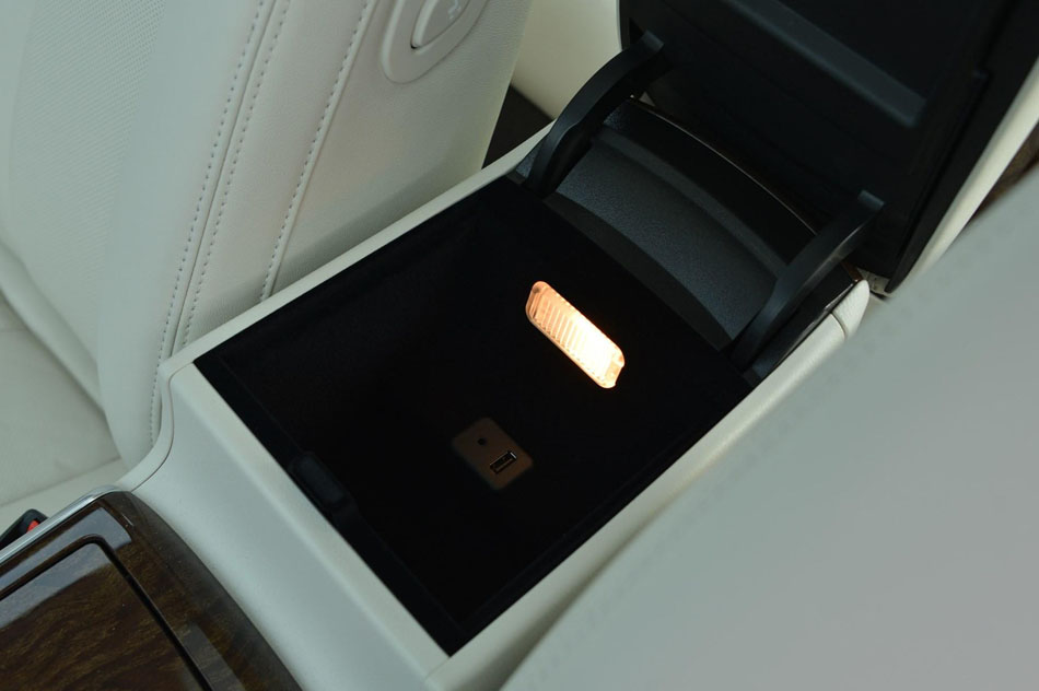 2016款 1.4T 行政尊享版 座椅空间