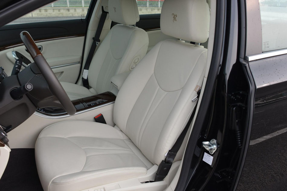 2016款 1.4T 行政尊享版 座椅空间