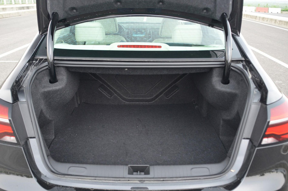 2016款 1.4T 行政尊享版 座椅空间