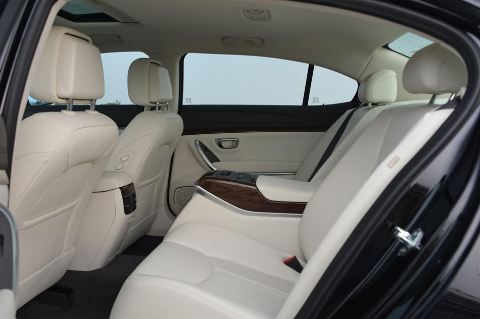 2016款 1.4T 行政尊享版 座椅空间