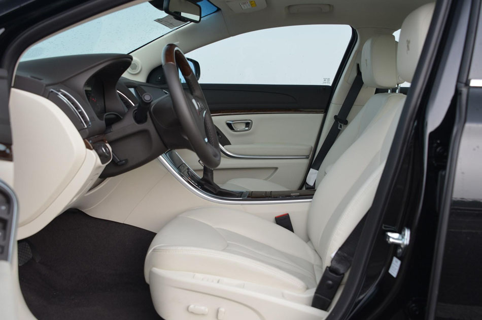 2016款 1.4T 行政尊享版 座椅空间