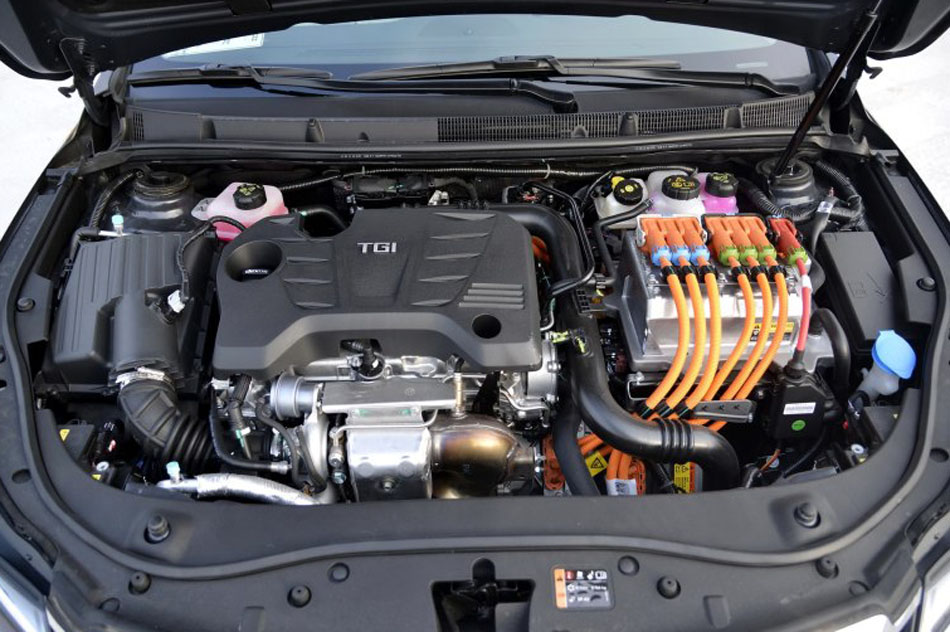 2016款 1.4T 行政尊享版 引擎底盘