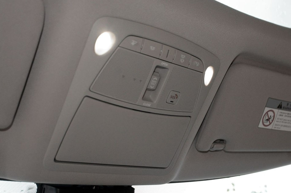 2016款 2.5L XV 至尊版 座椅空间