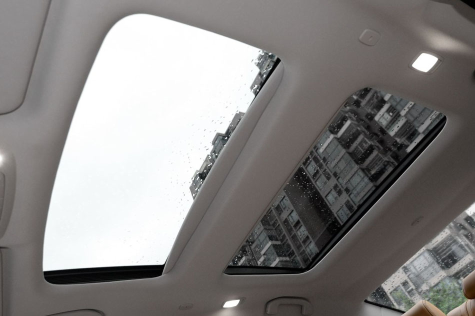 2016款 2.5L XV 至尊版 座椅空间