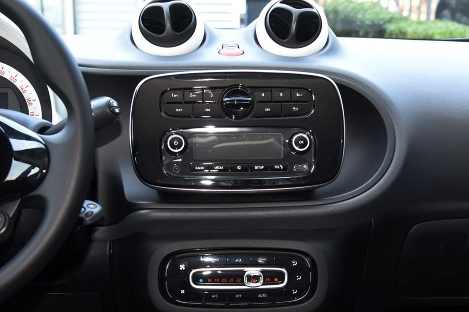 2016款 1.0L 灵动版 内饰