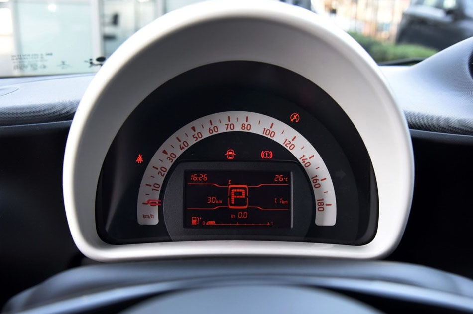 2016款 1.0L 灵动版 内饰