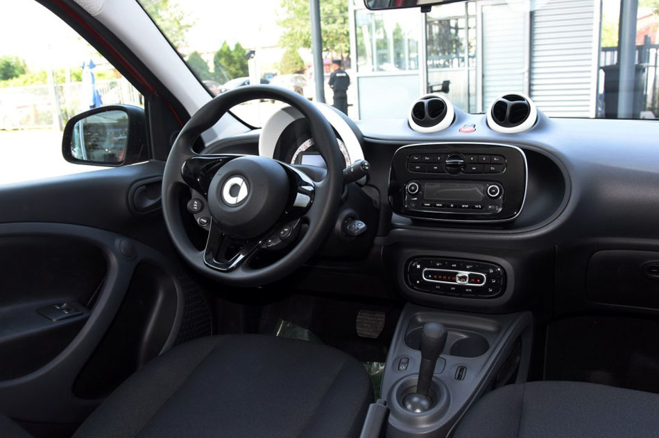 2016款 1.0L 灵动版 内饰