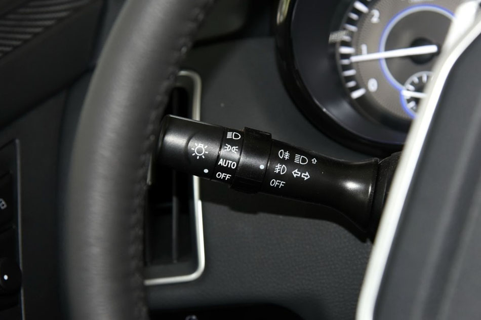 2016款 2.0T 自动两驱汽油豪华天窗版5 内饰