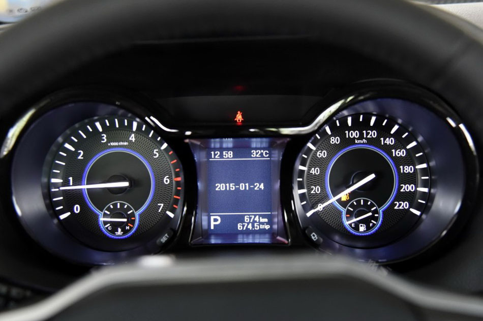 2016款 2.0T 自动两驱汽油豪华天窗版5 内饰