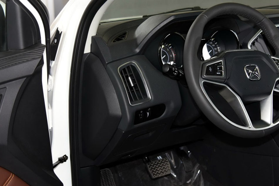 2016款 2.0T 自动两驱汽油豪华天窗版5 内饰