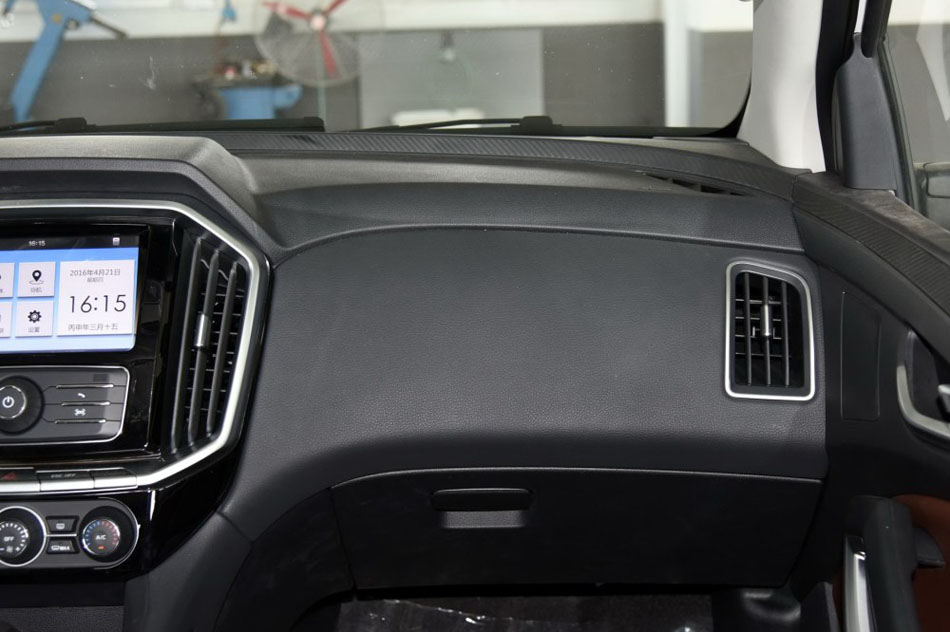 2016款 2.0T 自动两驱汽油豪华天窗版5 内饰