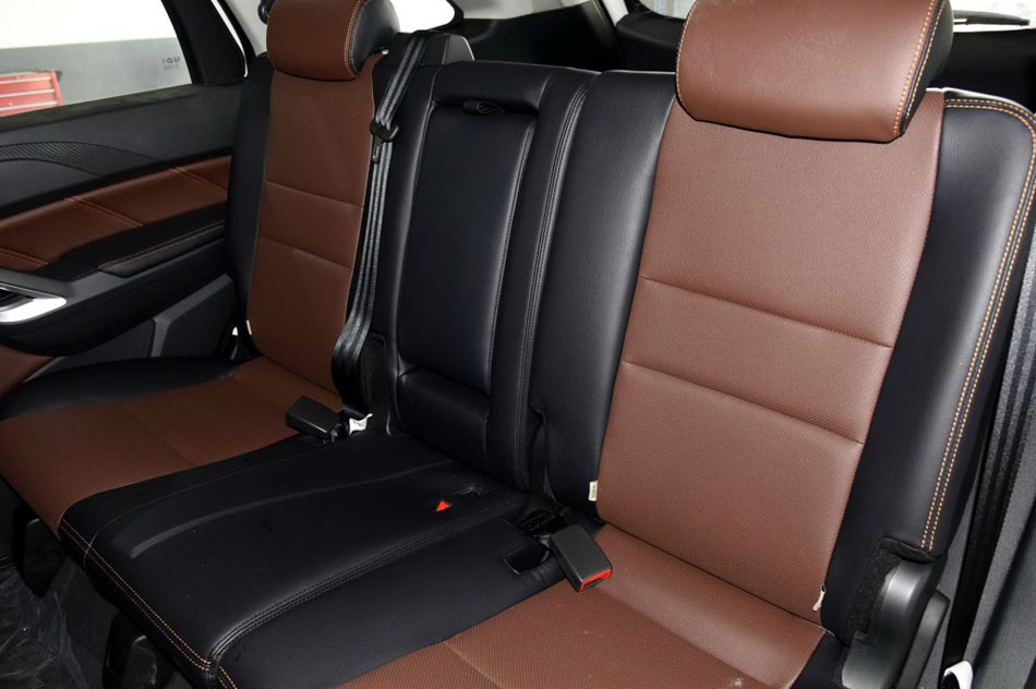 2016款 2.0T 自动两驱汽油豪华天窗版5 座椅空间