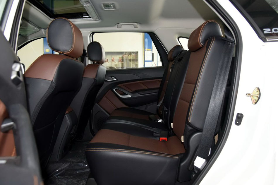 2016款 2.0T 自动两驱汽油豪华天窗版5 座椅空间