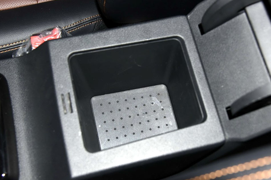 2016款 2.0T 自动两驱汽油豪华天窗版5 座椅空间