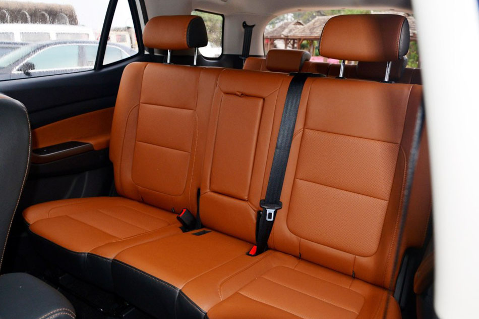 2016款 1.6L 手动豪华型 座椅空间