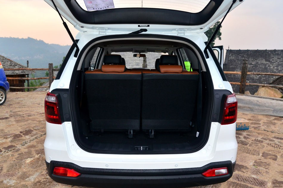2016款 1.6L 手动豪华型 座椅空间