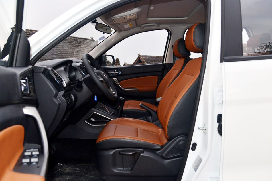 2016款 1.6L 手动豪华型 座椅空间