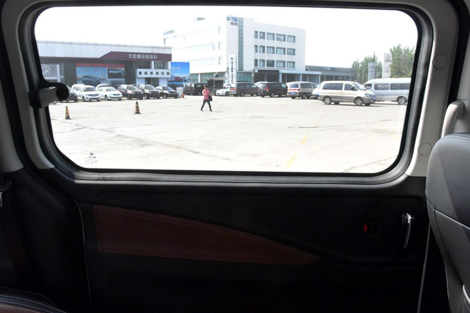 2016款 F600L 1.5T 豪华型 座椅空间