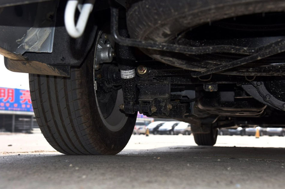 2016款 F600L 1.5T 豪华型 引擎底盘