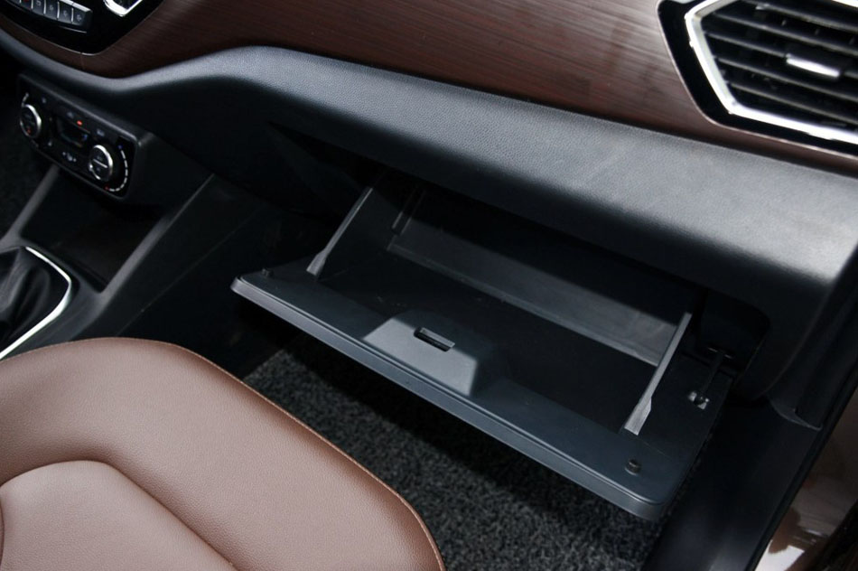 2016款 1.6L 尊贵型 内饰