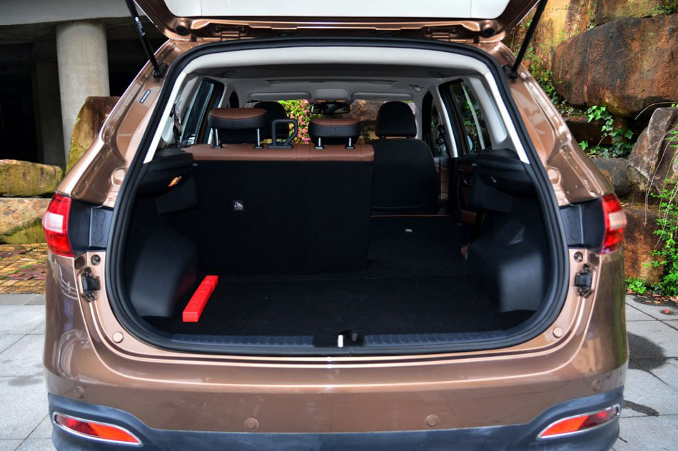 2016款 1.6L 尊贵型 座椅空间