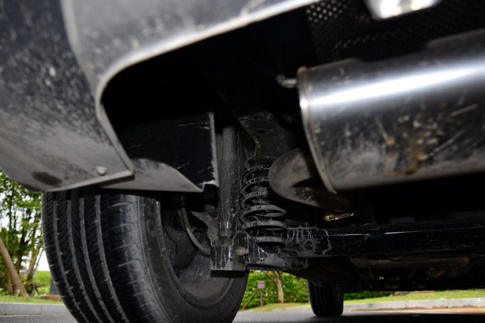 2016款 1.6L 尊贵型 引擎底盘