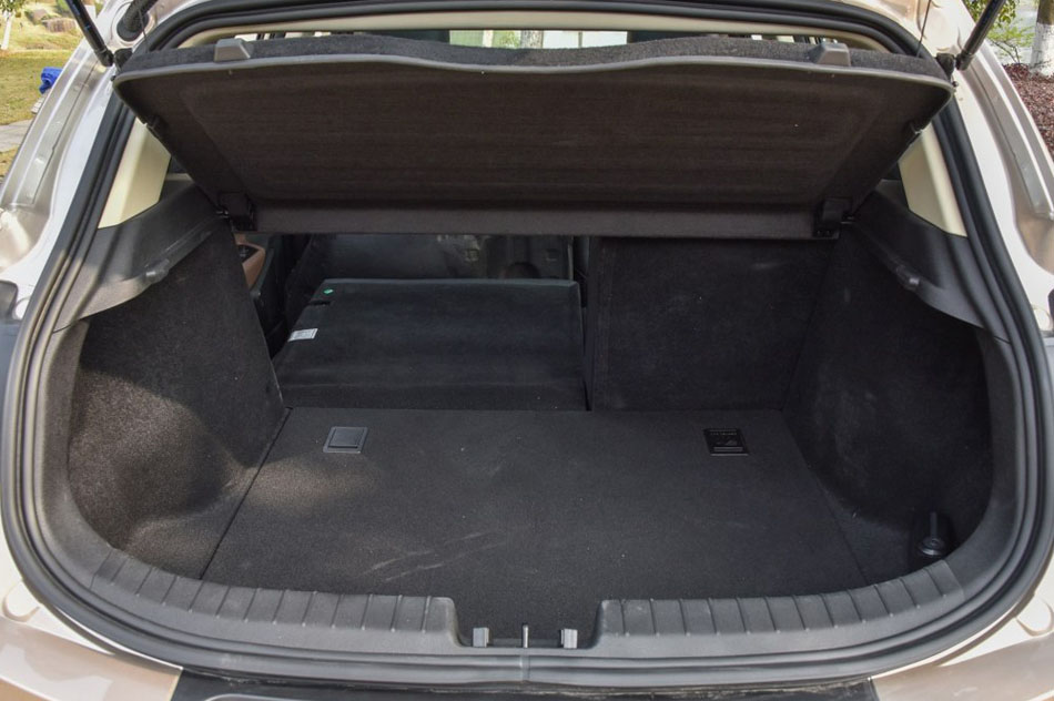 2016款 运动版 1.3T 自动臻尚型 座椅空间