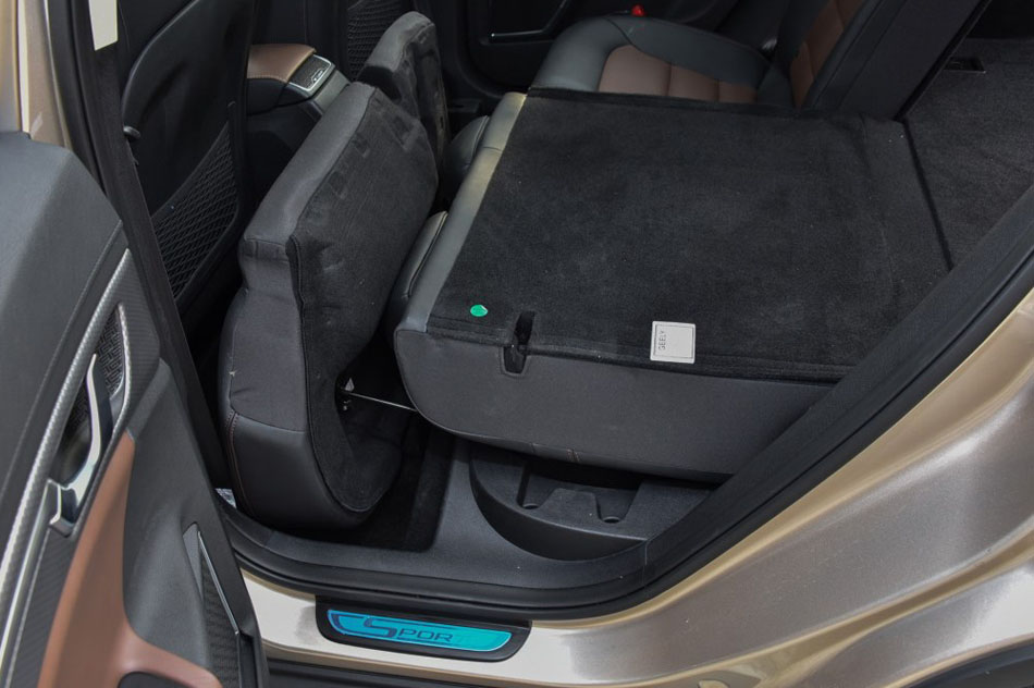 2016款 运动版 1.3T 自动臻尚型 座椅空间