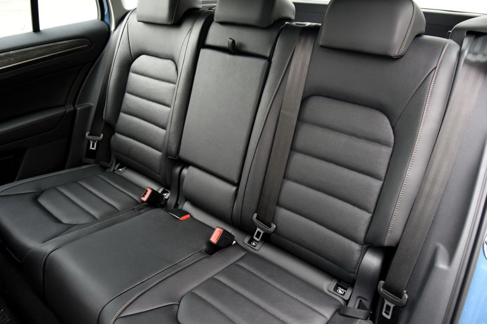 2016款 280TSI 自动豪华型 座椅空间