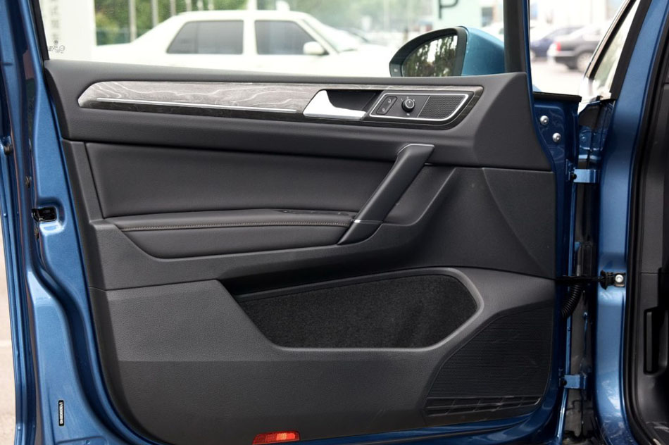 2016款 280TSI 自动豪华型 座椅空间