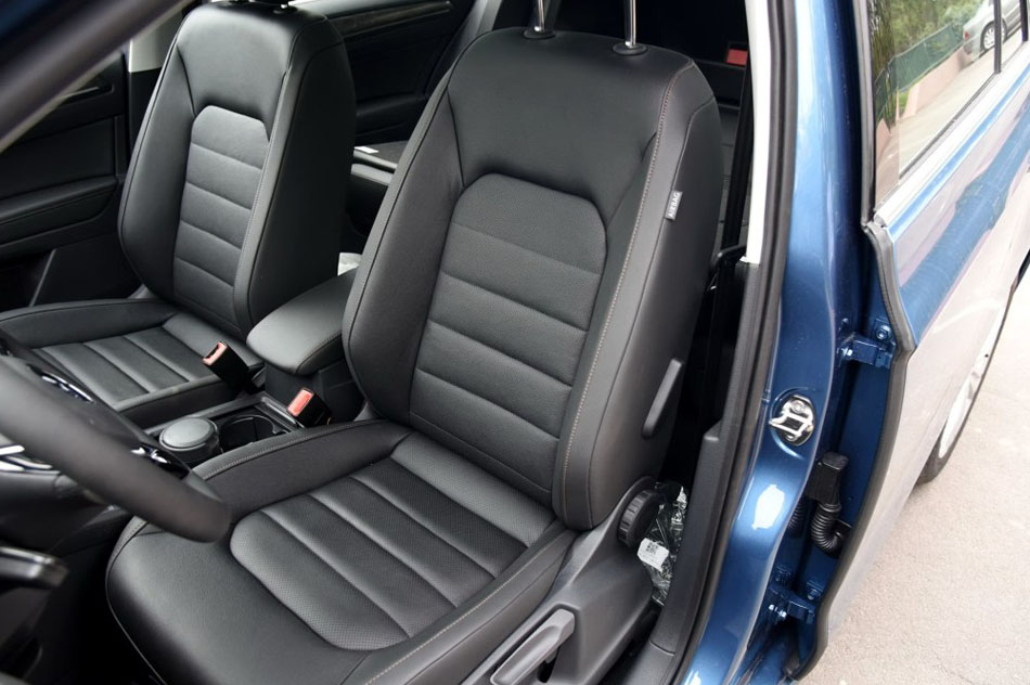 2016款 280TSI 自动豪华型 座椅空间