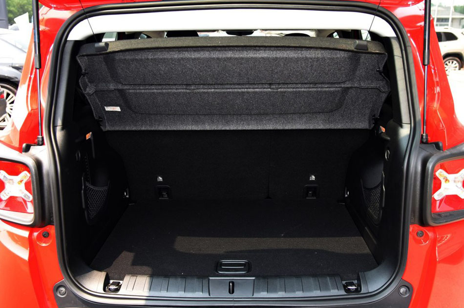 2016款 1.4T 自动劲能版 座椅空间