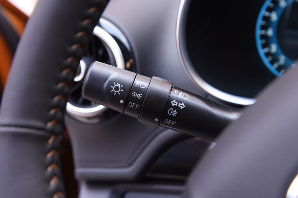 2016款 1.6L 手动智联V版 内饰