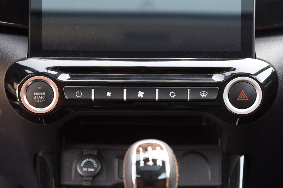 2016款 1.6L 手动智联V版 内饰