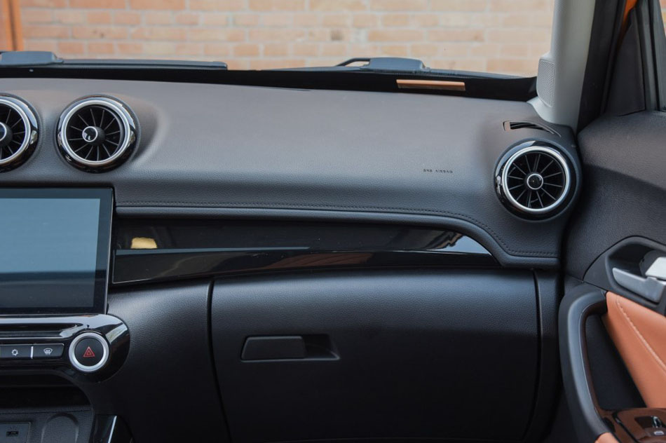 2016款 1.6L 手动智联V版 内饰