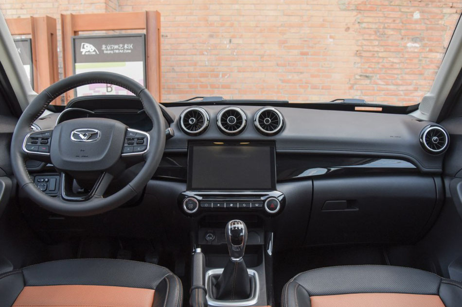 2016款 1.6L 手动智联V版 内饰