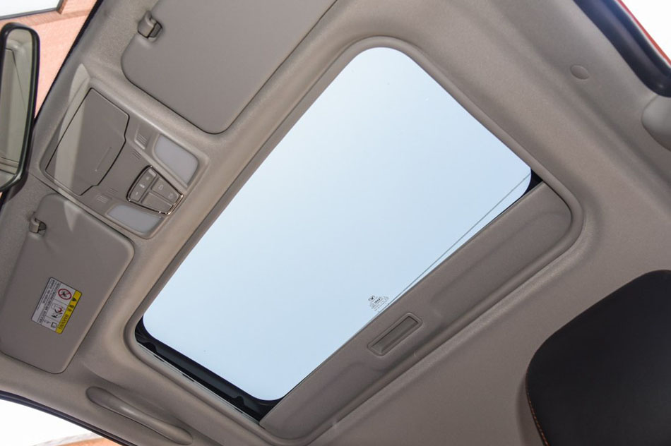 2016款 1.6L 手动智联V版 座椅空间