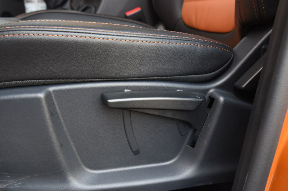 2016款 1.6L 手动智联V版 座椅空间