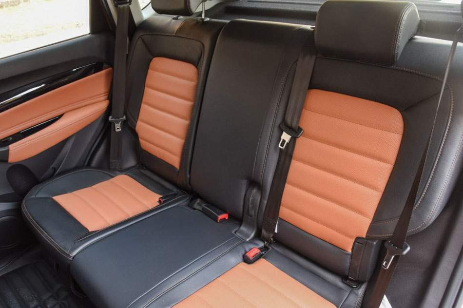 2016款 1.6L 手动智联V版 座椅空间