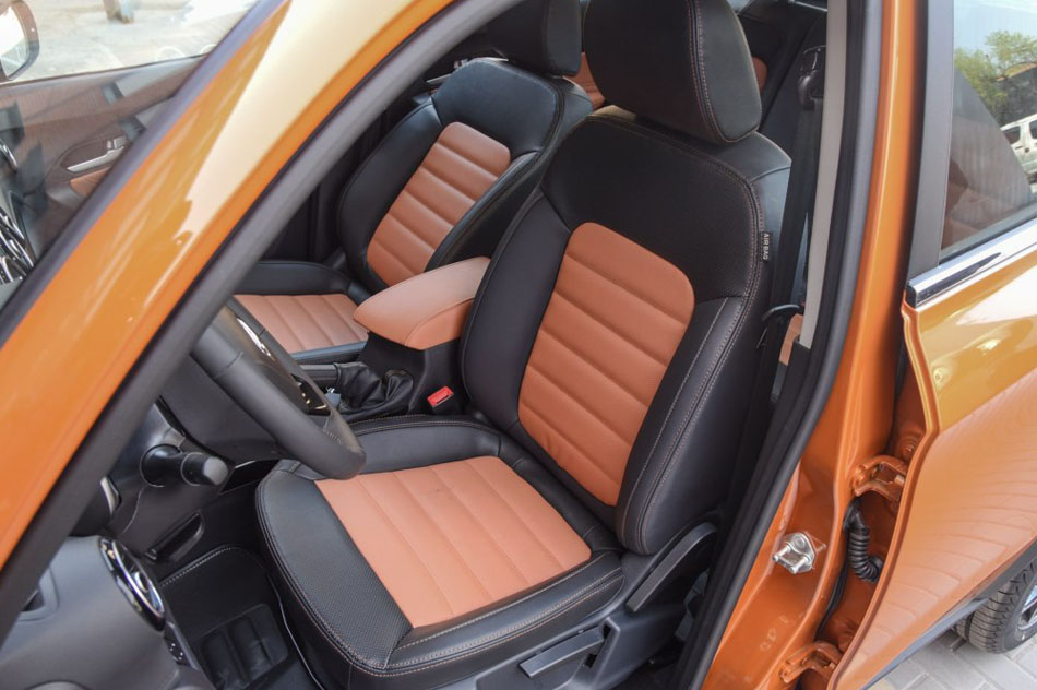 2016款 1.6L 手动智联V版 座椅空间