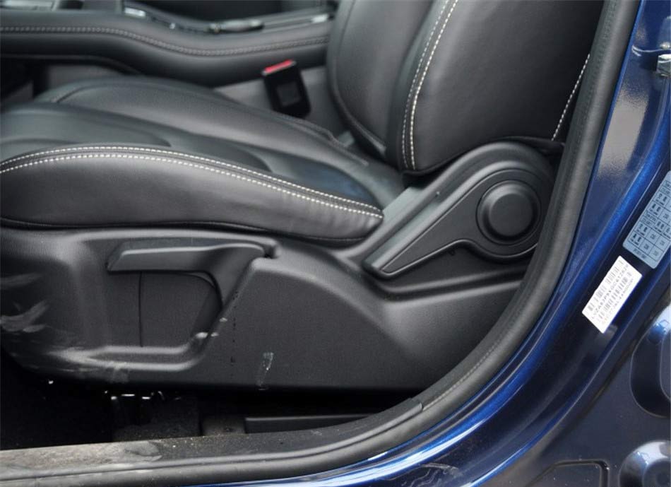 东风风光580  2016款 1.8L 手动舒适型 座椅空间