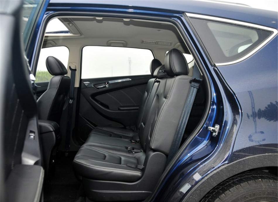 东风风光580  2016款 1.8L 手动舒适型 座椅空间